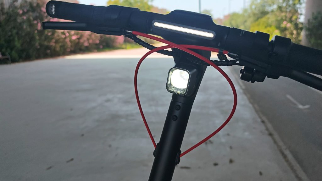 luz en patinete electrico